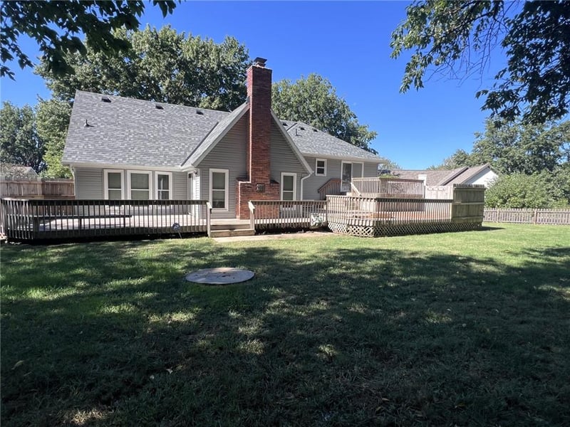 5755 Richards Cir, Shawnee, KS 66216