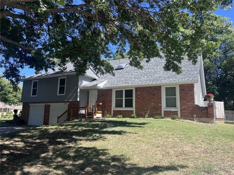 5755 Richards Cir, Shawnee, KS 66216