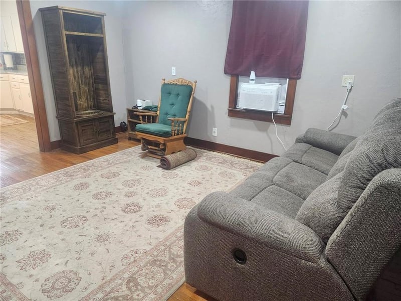 Main St, Ridgeway, MO 64481