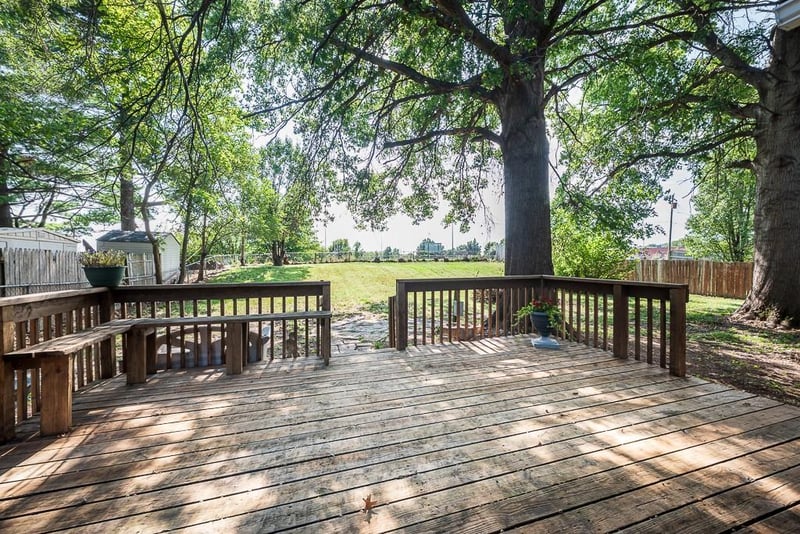 118 South 3rd Ct, Lansing, KS 66043