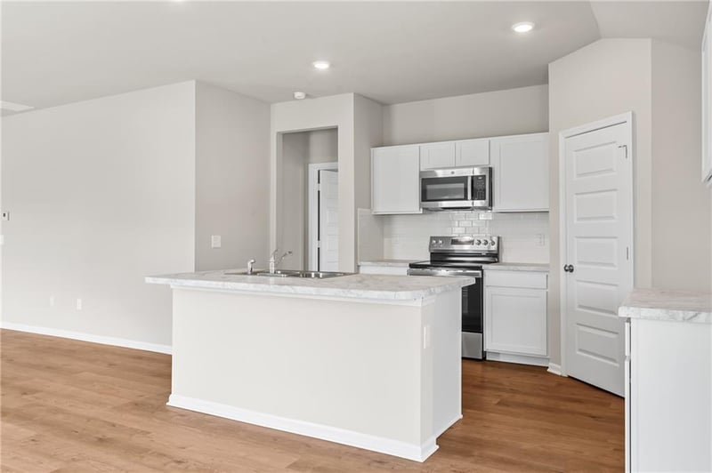 20206 W 195th St, Spring Hill, KS 66083