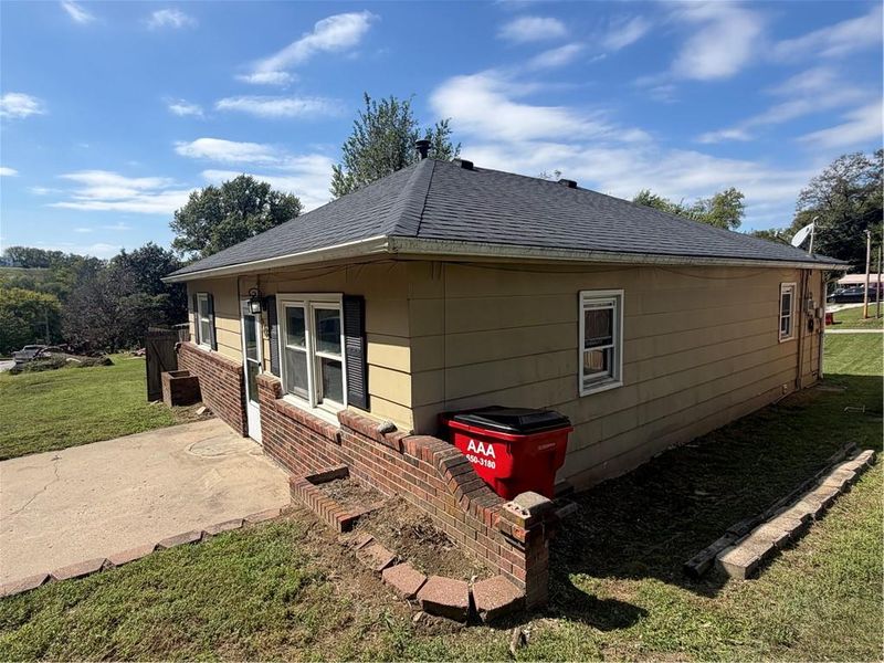 218 Highland Ave, Lexington, MO 64067