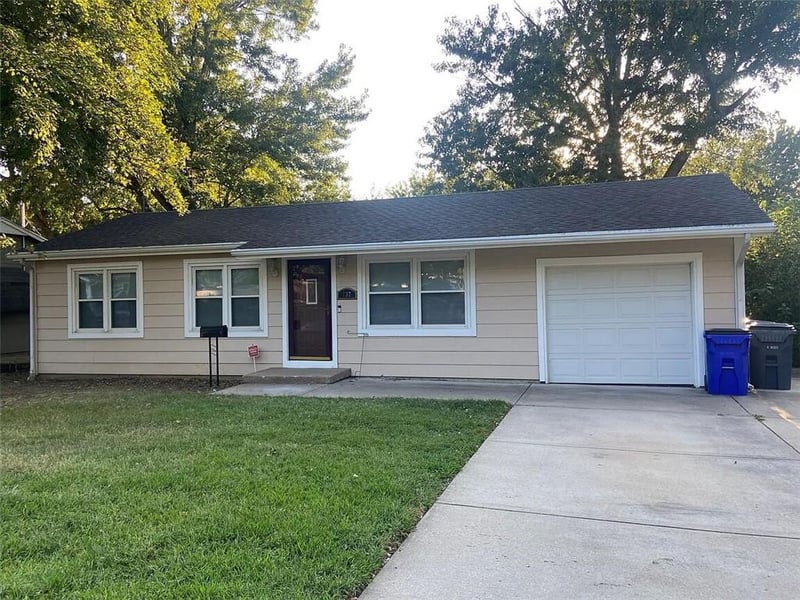 737 N Woodland St, Olathe, KS 66061