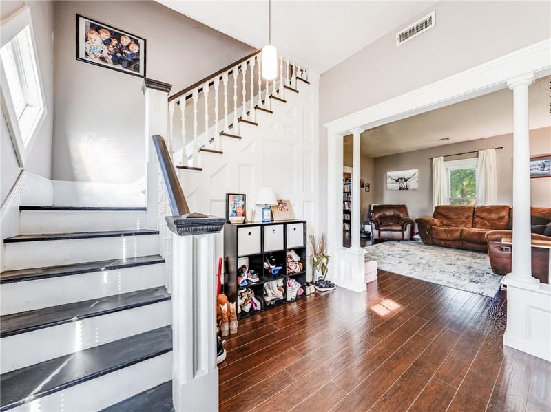 113 N Bradley St, Caney, KS 67337