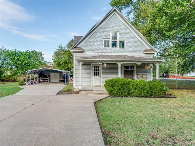 113 N Bradley St, Caney, KS 67337