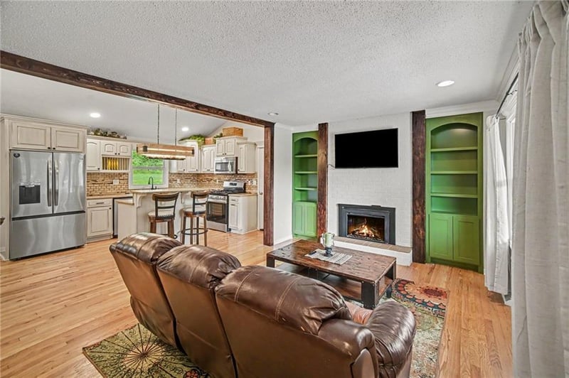 6738 N Madison Ave, Kansas City, MO 64118