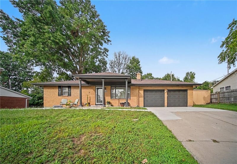 6738 N Madison Ave, Kansas City, MO 64118