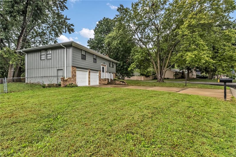 15917 W 152nd St, Olathe, KS 66062