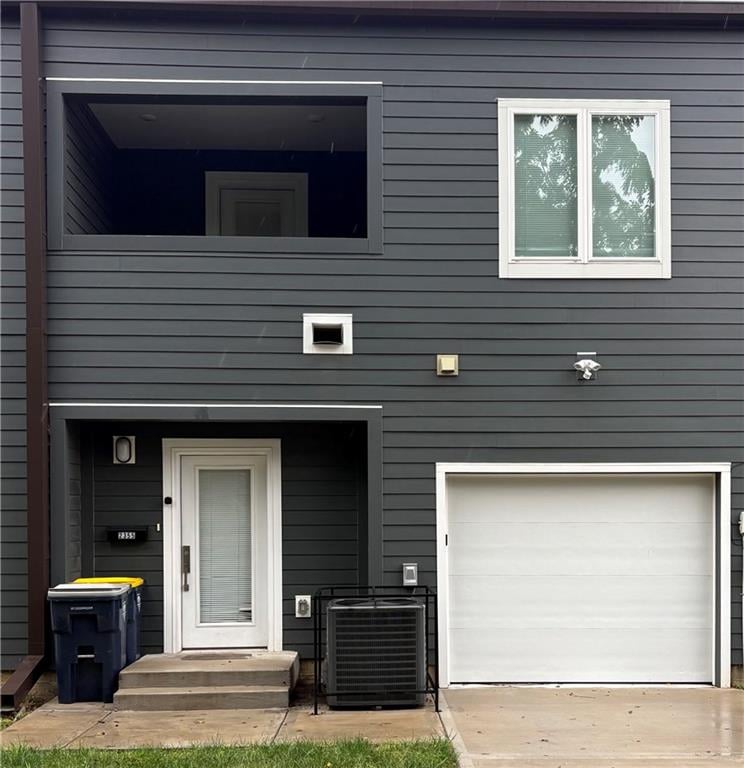 2355 E 27th St, Kansas City, MO 64109