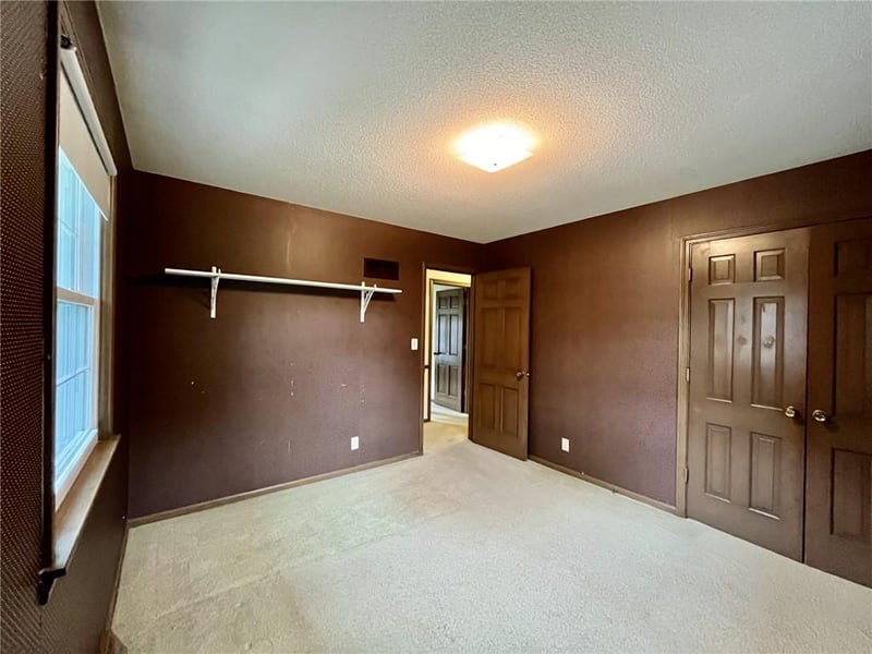 33 Rd Street S St S, Independence, MO 64055