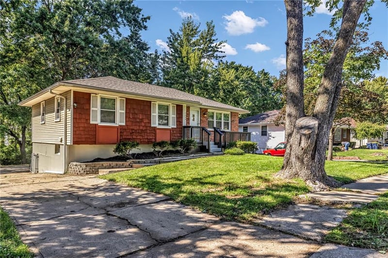 7644 NW Milrey Dr, Kansas City, MO 64152