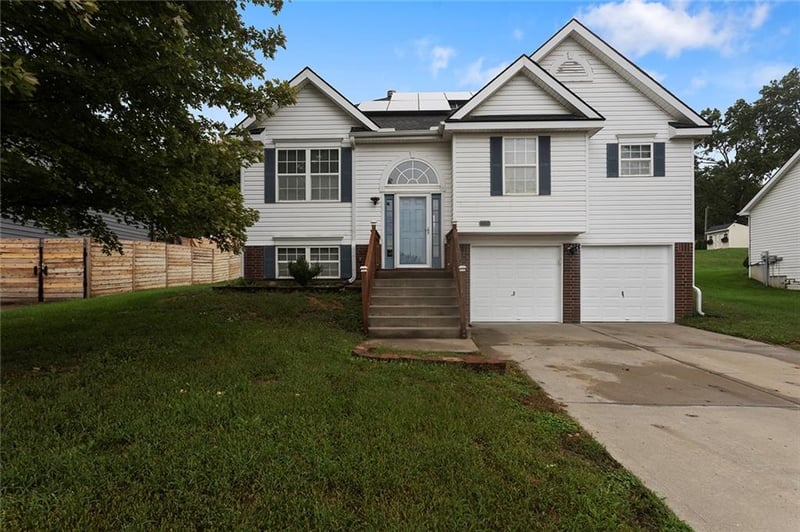 625 Midjay Dr, Liberty, MO 64068