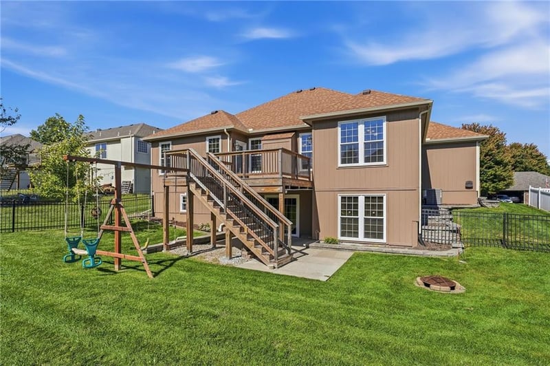 1301 SW 7th St, Oak Grove, MO 64075
