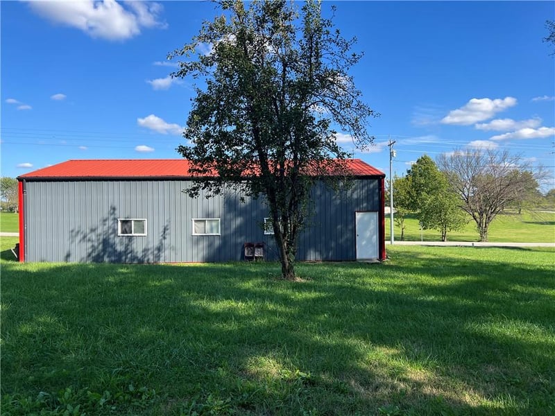 5900 SE W Hw, Lathrop, MO 64465