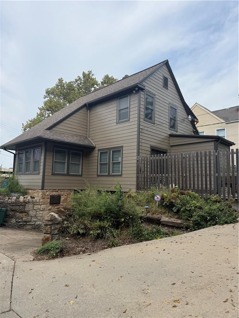 3729 State Line Rd, Kansas City, MO 64111