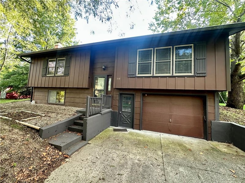 140 White Ridge Dr, Maryville, MO 64468