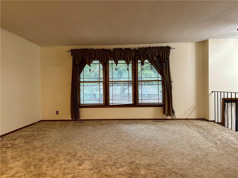 140 White Ridge Dr, Maryville, MO 64468