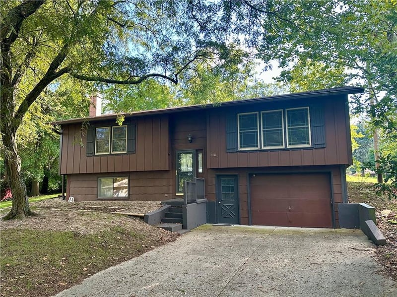 140 White Ridge Dr, Maryville, MO 64468