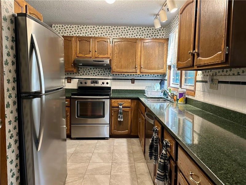 140 White Ridge Dr, Maryville, MO 64468
