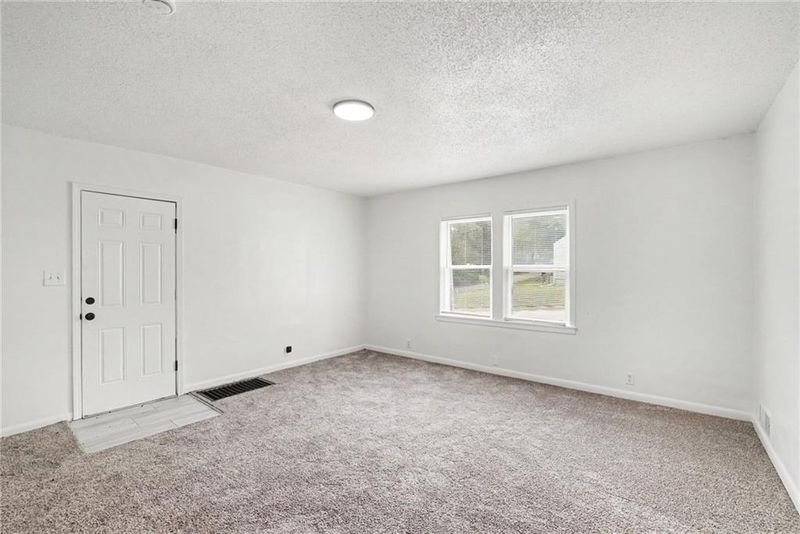 2000 E 82nd St, Kansas City, MO 64132