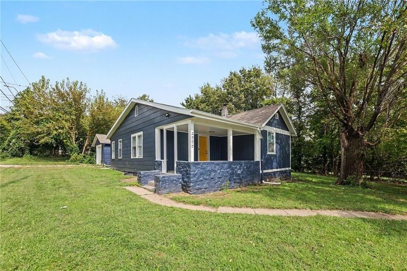 2000 E 82nd St, Kansas City, MO 64132