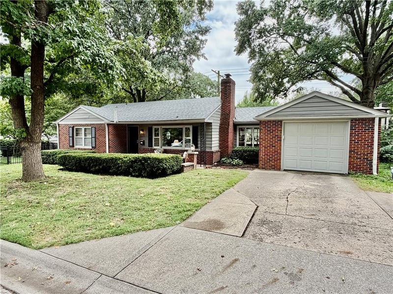 2525 W 50th Ter, Westwood, KS 66205