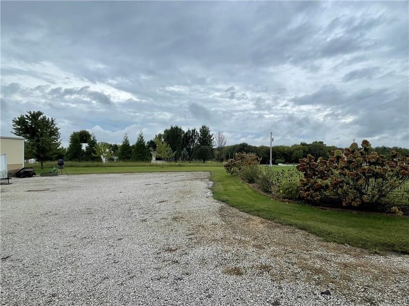19130 255th St, Tonganoxie, KS 66086
