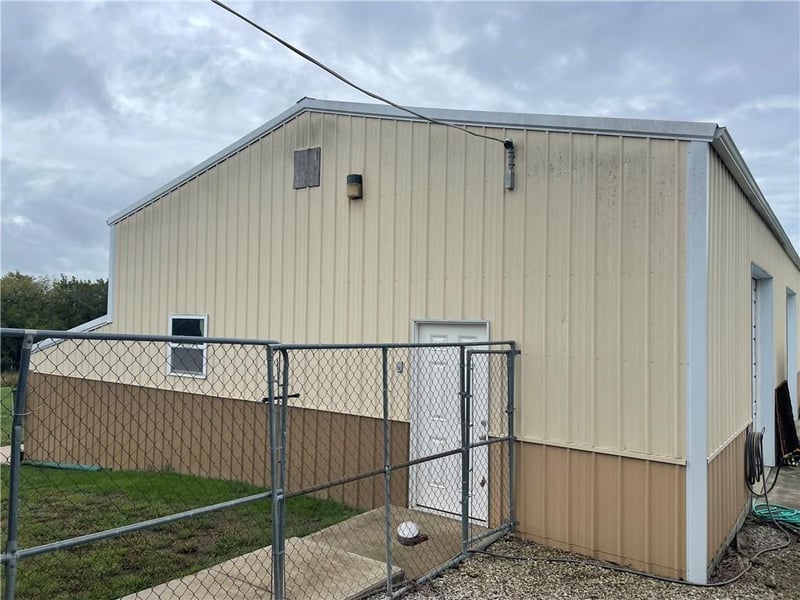 19130 255th St, Tonganoxie, KS 66086