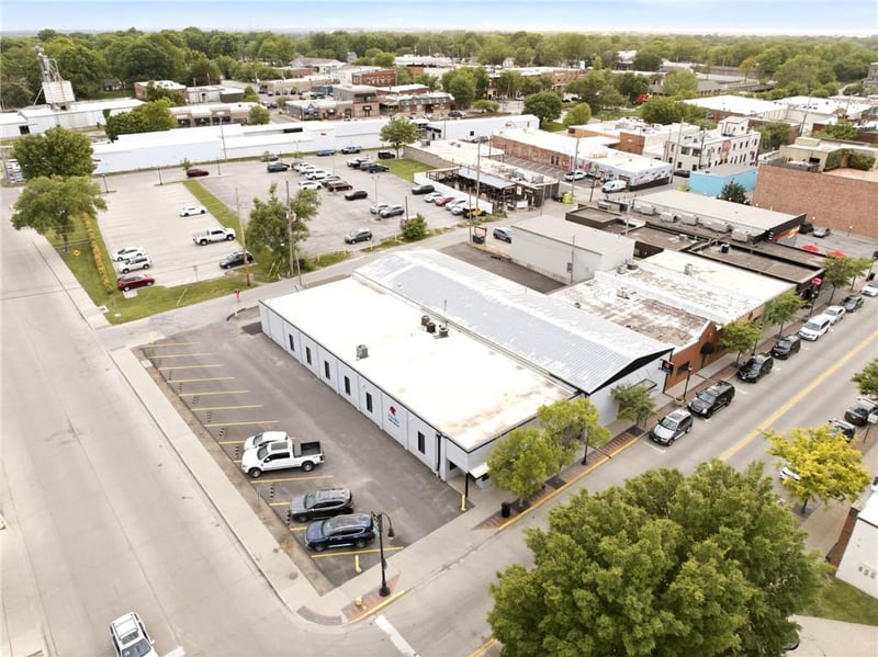 332 SE Douglas St, Lee's Summit, MO 64063
