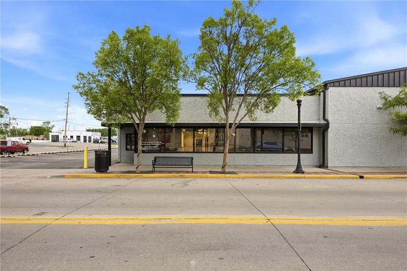 332 SE Douglas St, Lee's Summit, MO 64063