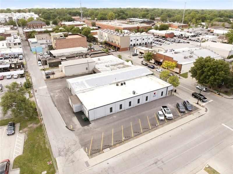 332 SE Douglas St, Lee's Summit, MO 64063
