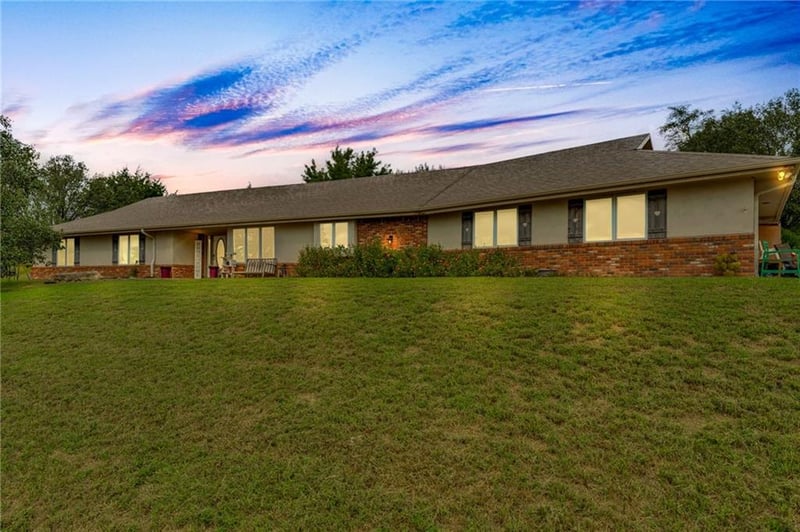 1058 E 932nd Rd, Lawrence, KS 66047
