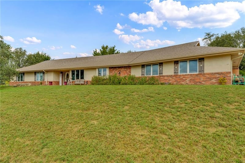 1058 E 932nd Rd, Lawrence, KS 66047