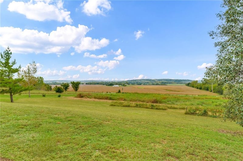 1058 E 932nd Rd, Lawrence, KS 66047