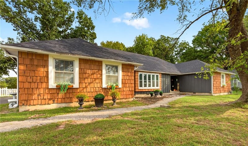 122 W Carlton St, Frontenac, KS 66763
