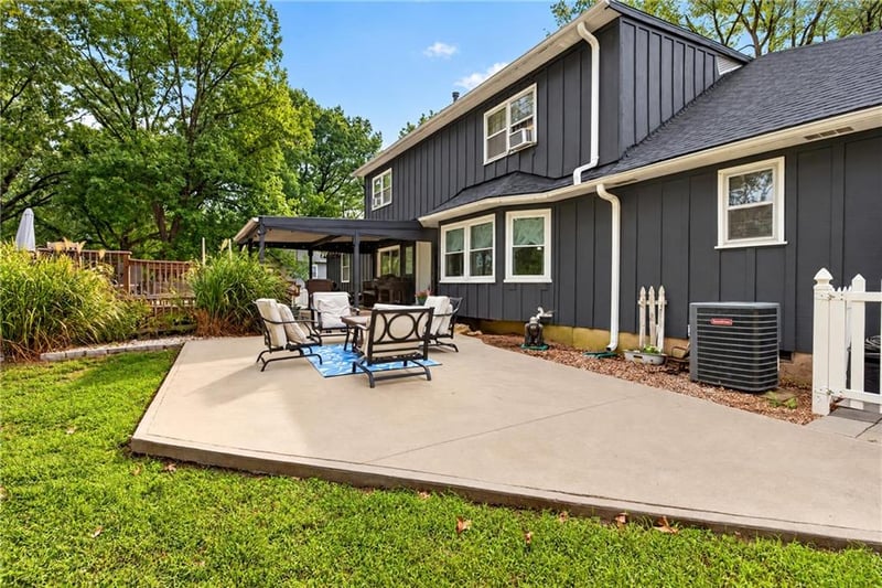 122 W Carlton St, Frontenac, KS 66763