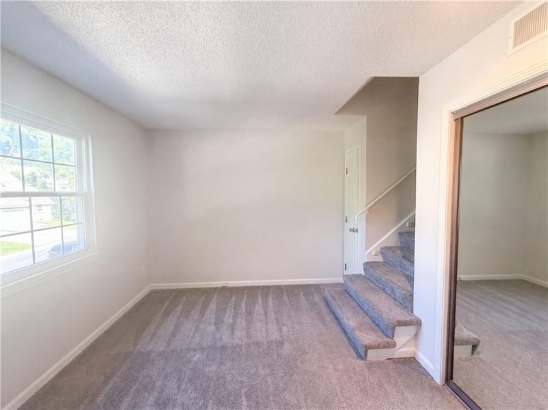 10002 W 86th St, Overland Park, KS 66212