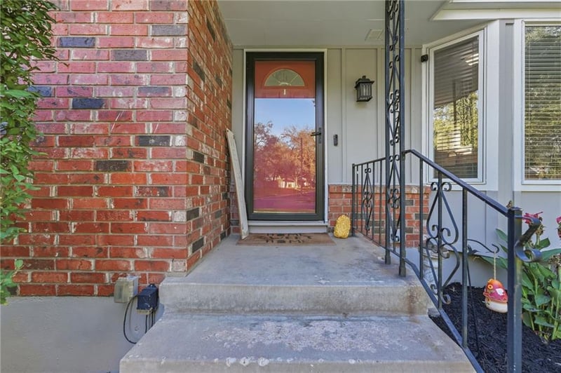 924 SW Speas Dr, Blue Springs, MO 64014
