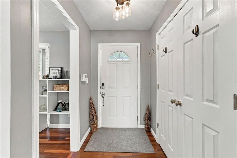 924 SW Speas Dr, Blue Springs, MO 64014
