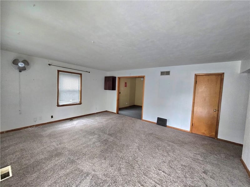 11514 E 15th St, Independence, MO 64052