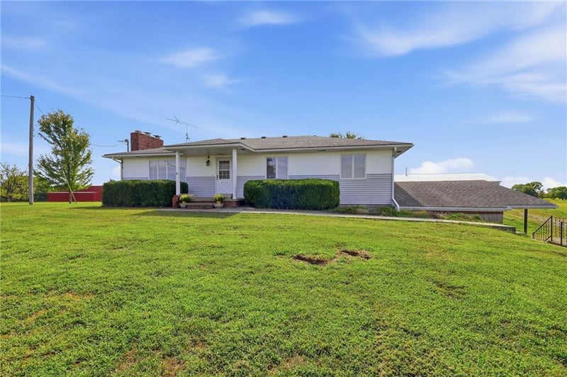 20275 E 1100 Rd, Pleasanton, KS 66075