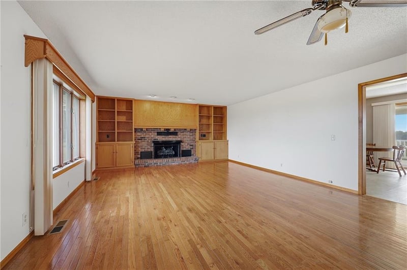 20275 E 1100 Rd, Pleasanton, KS 66075