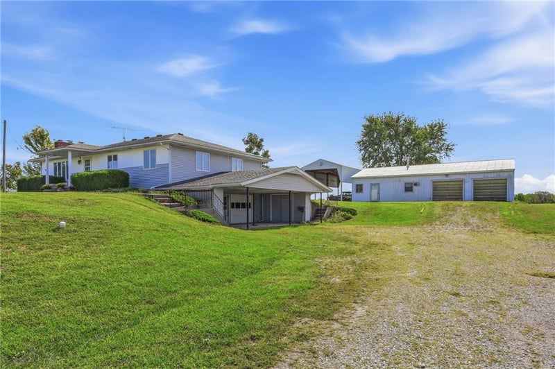 20275 E 1100 Rd, Pleasanton, KS 66075
