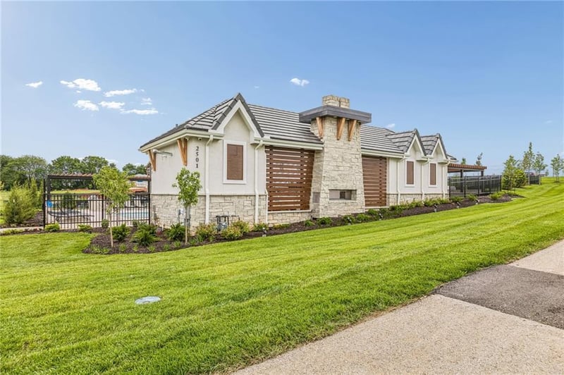 13714 Meadow Ln, Leawood, KS 66224