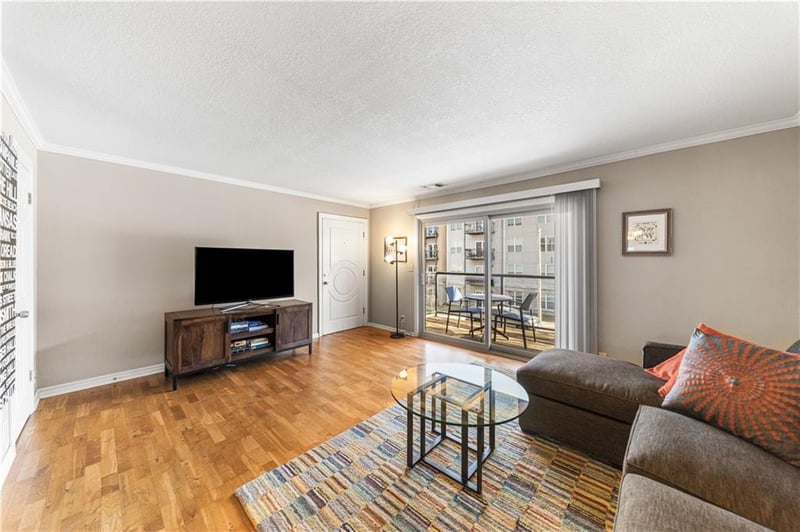 4616 Holly St #3, Kansas City, MO 64112