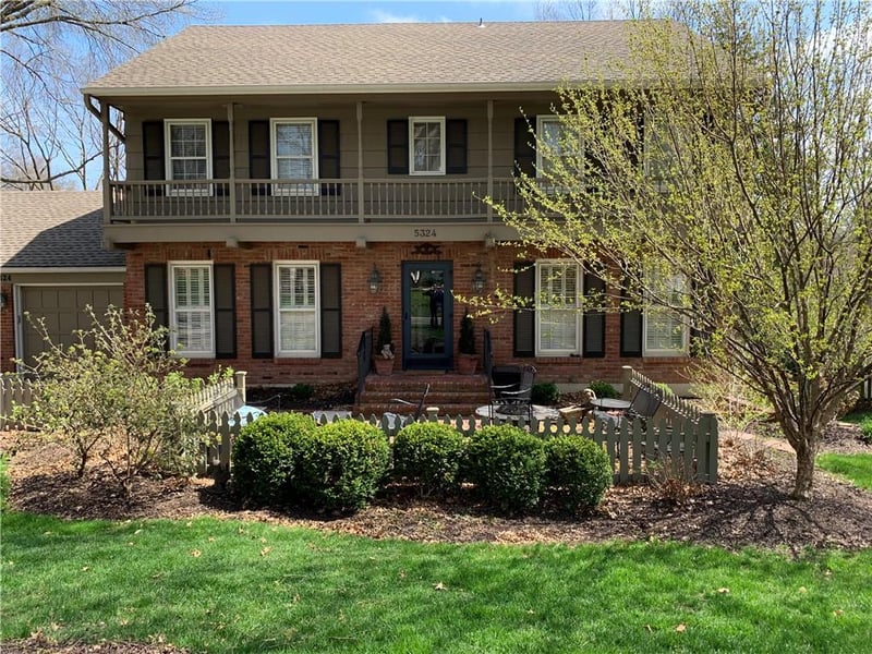 5324 W 100th St, Overland Park, KS 66207