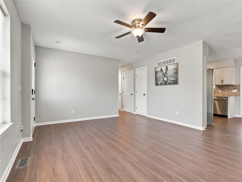 314 E 17th St, Kearney, MO 64060