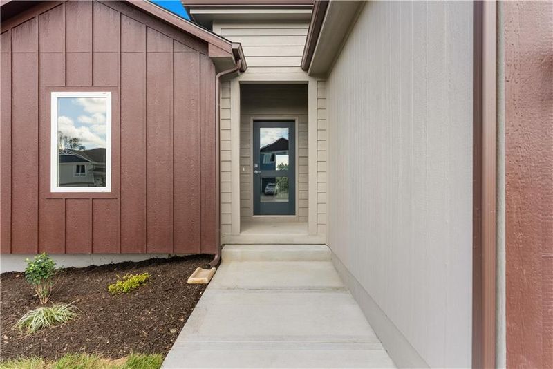 612 SE 21st St, Oak Grove, MO 64075
