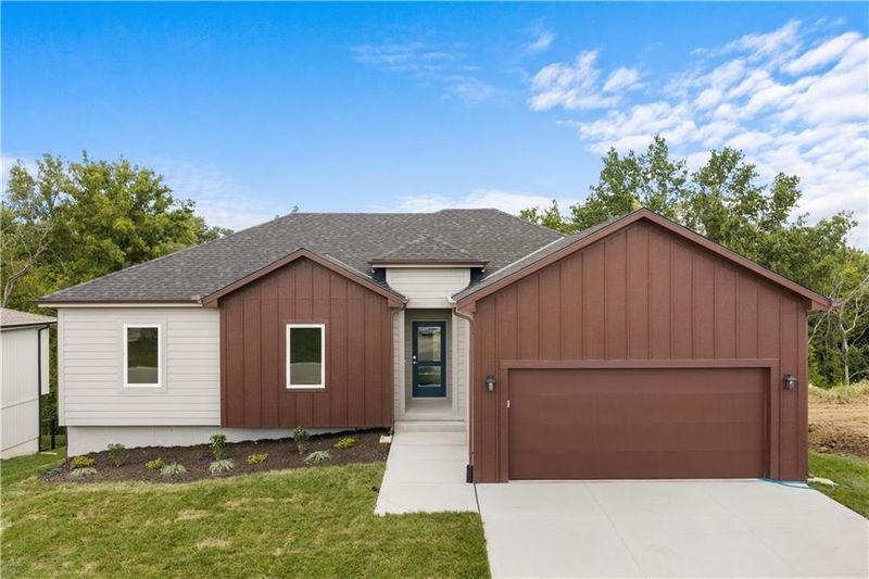 612 SE 21st St, Oak Grove, MO 64075