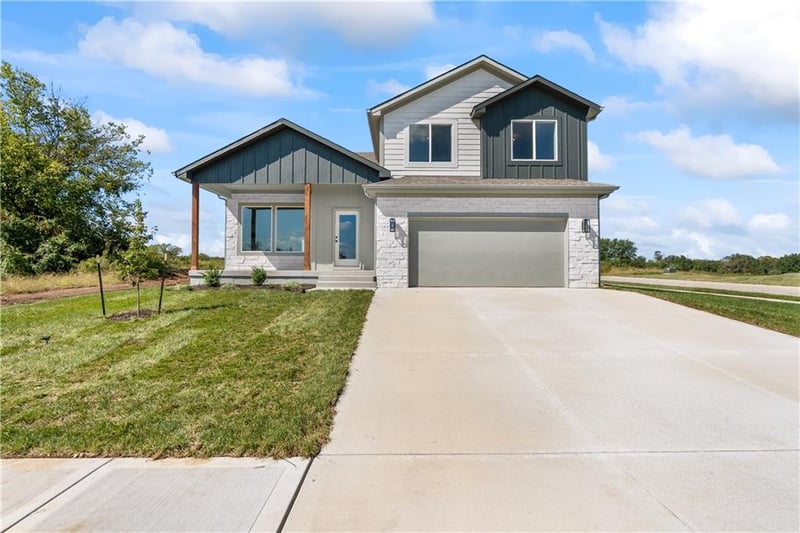 2200 SE Oak Ridge Dr, Oak Grove, MO 64075